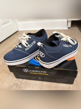 Heelys Men's Navy Canvas Skate Sneakers with White Laces - Size 7